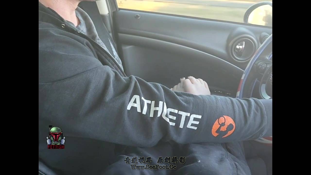 发see 01 女朋友就喜欢在我开车时给我把玩白嫩玉足.mp4_000740.624.jpg
