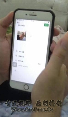 【玉箫】大学妹子被放倒后玩丝袜脚 大字tk 脱马丁靴肉丝 大臭脚还被发到朋友圈！