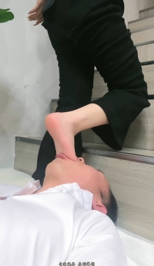 【诗琪】大口品尝金发小妹裸足专场