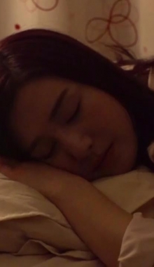 【剧情】坏侄子灌醉婶婶 教唆别人来玩她的脚