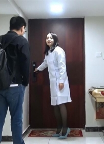 【网友作品】诊所风波 欣妍与诊所大夫暗生情愫，被绑脚TK黑丝[829MB/29分钟]