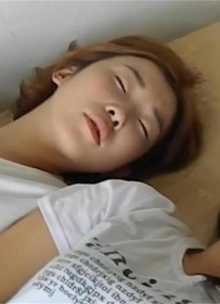 【网友作品】多位美女熟睡玩她们的可爱丝袜玉足合集-1080P[1.51G/70分钟]