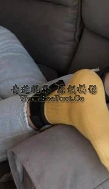 【第5风格】邻家姐姐熟睡后偷偷脱鞋品尝脚丫 2部[1.23G/36分钟]