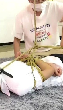 【免费视频】绑起空姐装女友素素高跟鞋肉丝第二集-1080P[1.47G/31分钟]