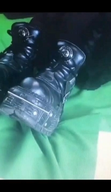 【V公子】约来纹身短靴美女品尝原味脚丫