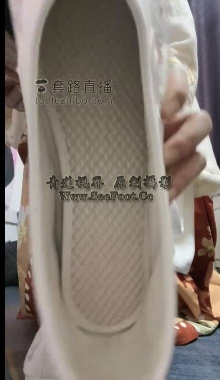 【茜茜】汉服绣花鞋.可爱妹子红绿灯语言羞辱